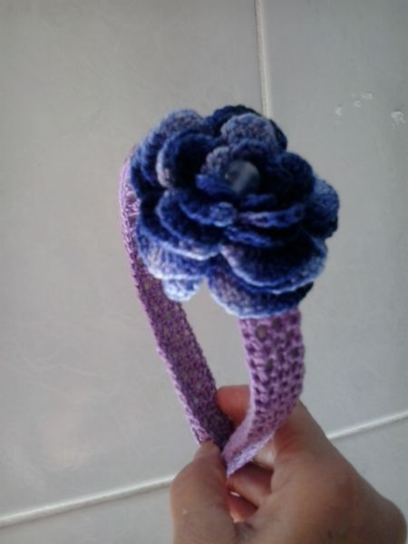 TIARA EM CROCHÊ FLOR