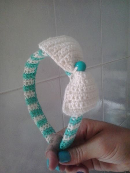 TIARA EM CROCHÊ LAÇO