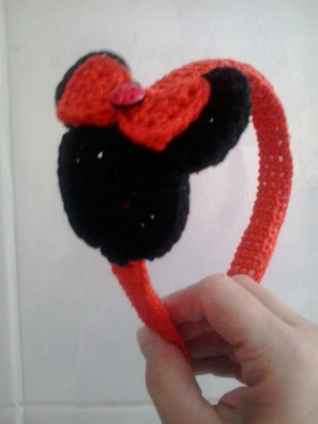 TIARA EM CROCHÊ MINIE