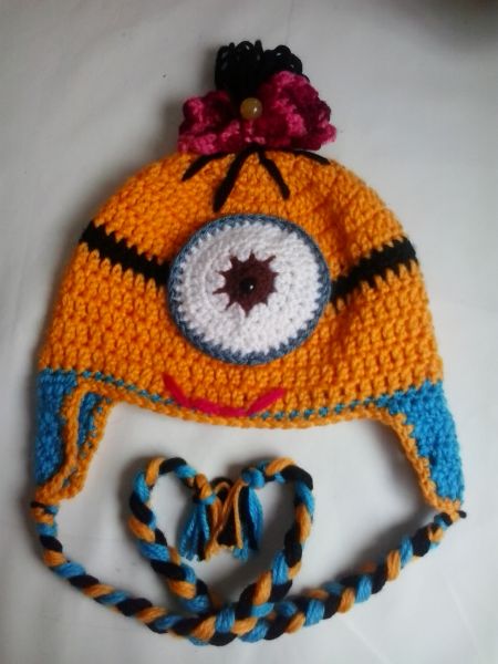 TOUCA EM CROCHÈ MINION MENINA