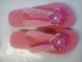CHINELO HAVAIANAS TOP REVESTIDO EM CROCHÊ FLORES