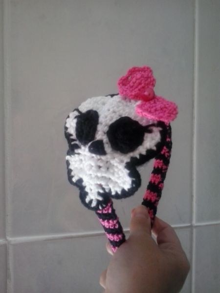TIARA EM CROCHÊ