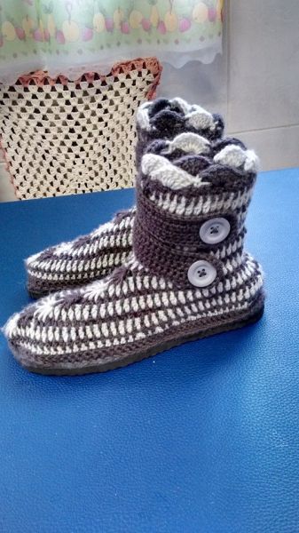 BOTA DE CROCHÊ - LÃ CINZA MESCLADA