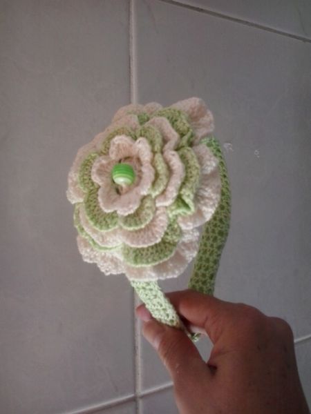 TIARA EM CROCHÊ FLOR